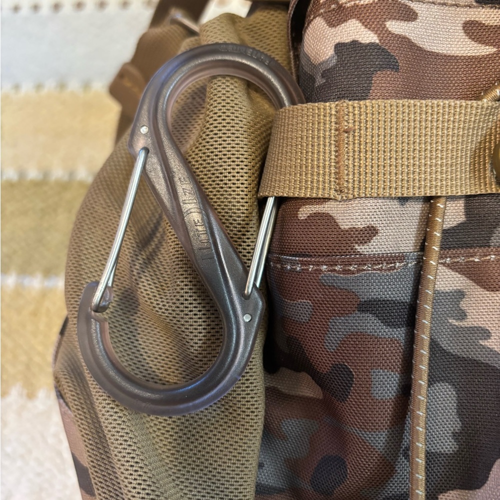 MountainSmith Tour Lumbar Camouflage Backpack with Camelbak Hydration Pack - Picture 7 of 7